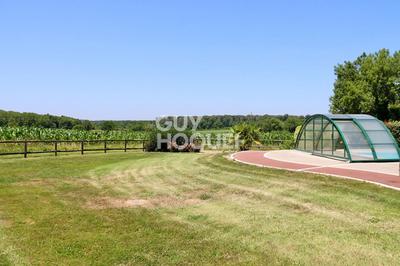 Maison - 225 m² - 9 pièces