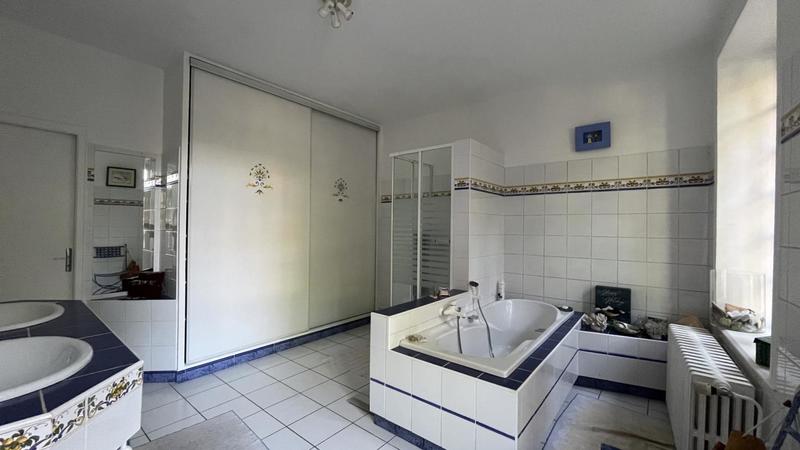 Maison - 340 m² - 9 pièces