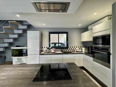 Maison - 168 m² - 7 pièces