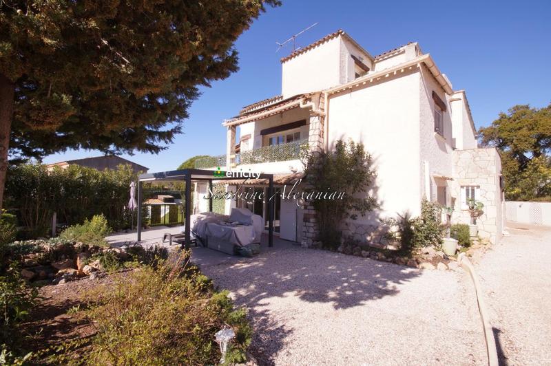 Maison - 280 m² - 7 pièces