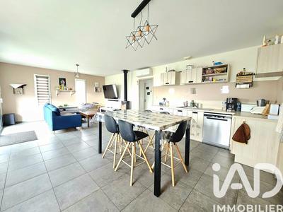 Maison - 93 m² - 5 pièces