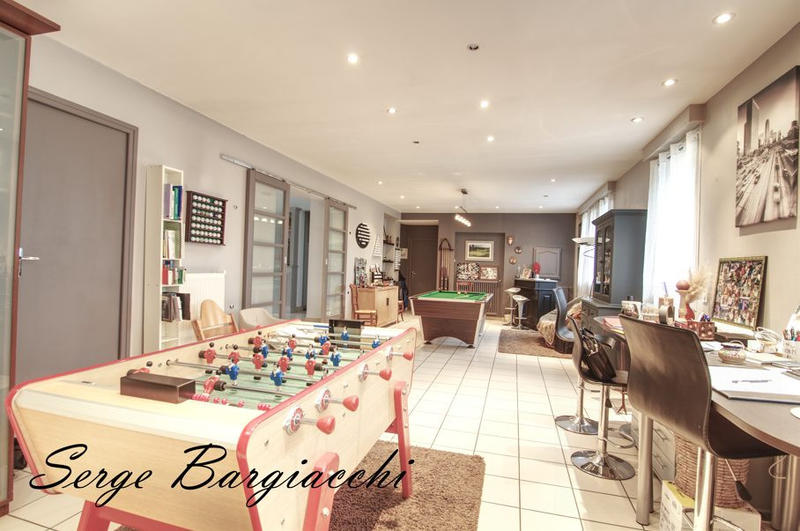 Maison contemporaine - 336 m² - 12 pièces