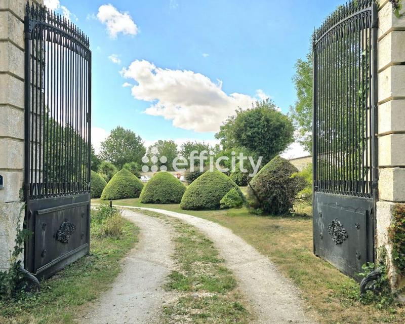 Maison - 488 m² - 15 pièces