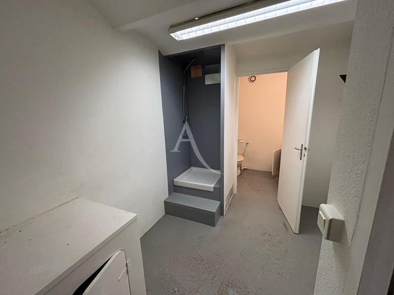 Local d'activité / Entrepôt - 99 m²