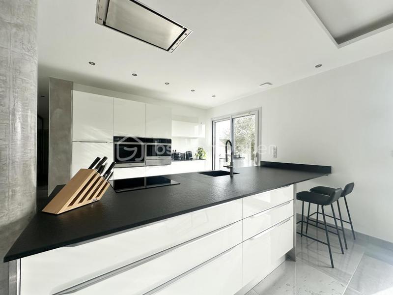 Pavillon - 200 m² - 7 pièces