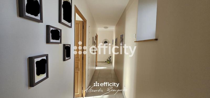 Villa - 279 m² - 9 pièces