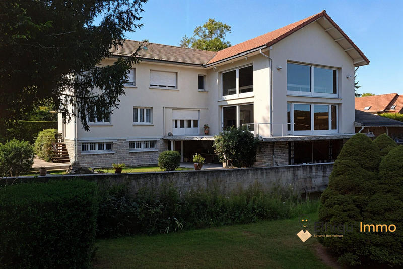 Maison - 385 m² - 9 pièces