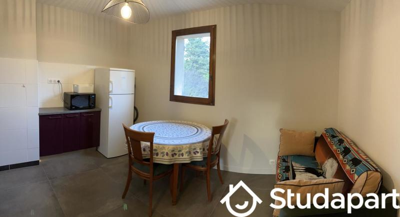 Chambre - 9 m² - 1 pièce