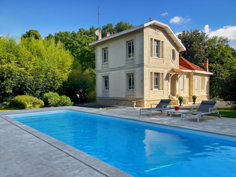 Maison - 215 m² - 8 pièces