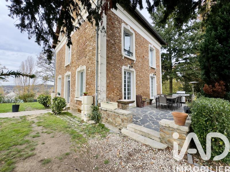 Maison - 200 m² - 8 pièces