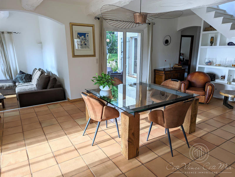Maison - 234 m² - 8 pièces