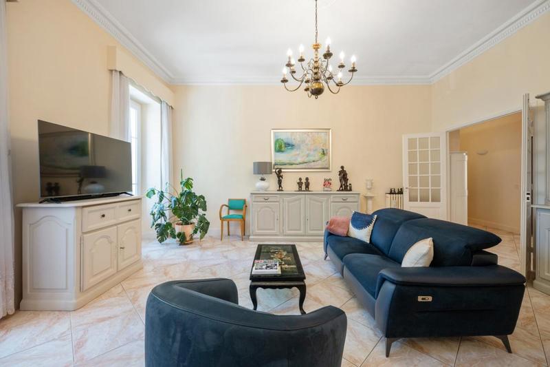 Appartement - 140 m² - 5 pièces