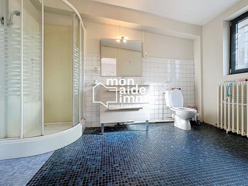 Maison - 305 m² - 8 pièces