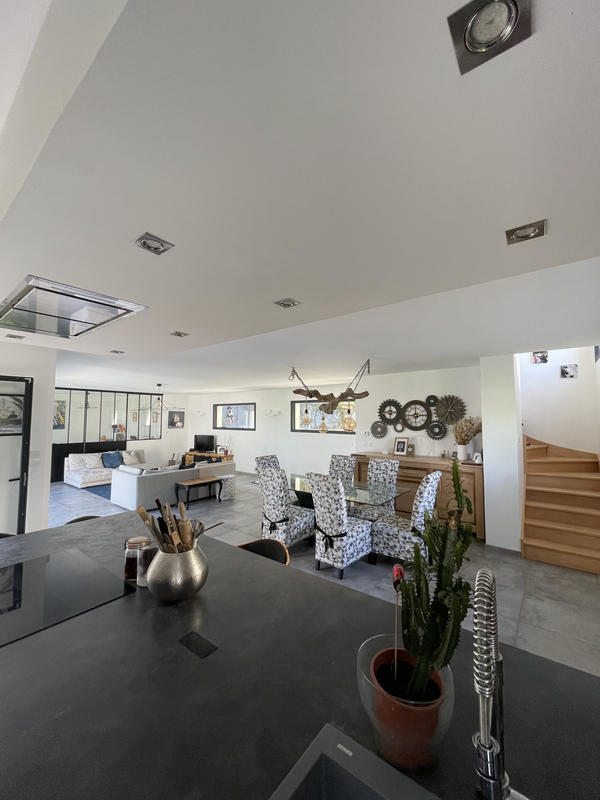 Maison - 220 m² - 6 pièces