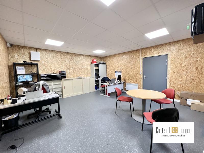 Local d'activités - 630 m²