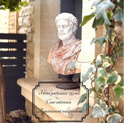 Maison de ville - 253 m² - 9 pièces