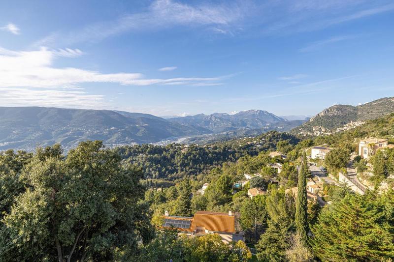 Maison - 242 m² - 5 pièces