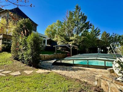 Propriété - 368 m² - 10 pièces