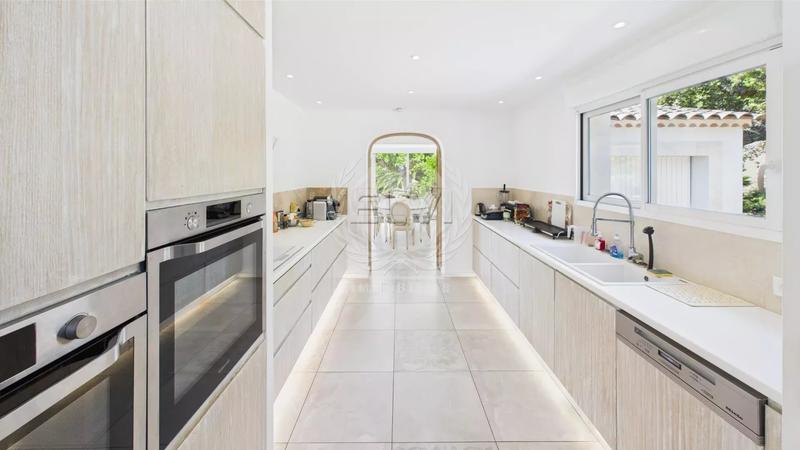 Viager - Maison - 307 m² - 6 pièces