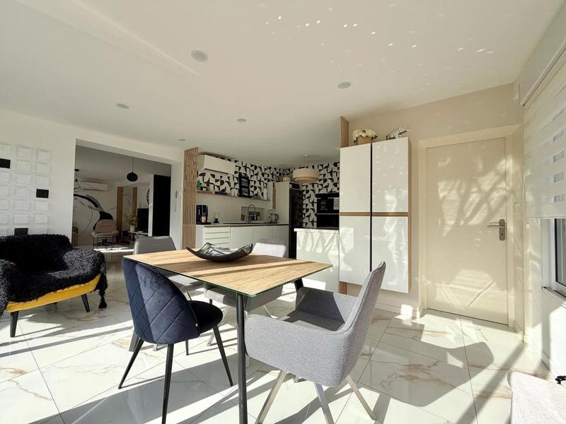 Maison - 141 m² - 6 pièces