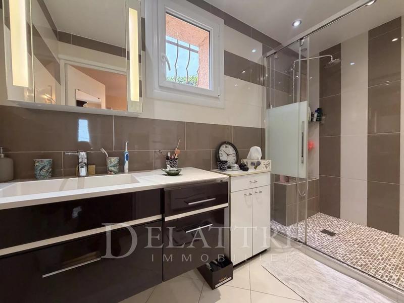 Villa - 300 m² - 10 pièces