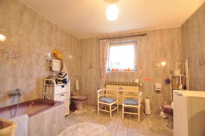 Maison - 280 m² - 9 pièces