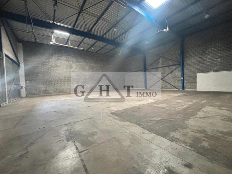 Entrepôt - 713 m²