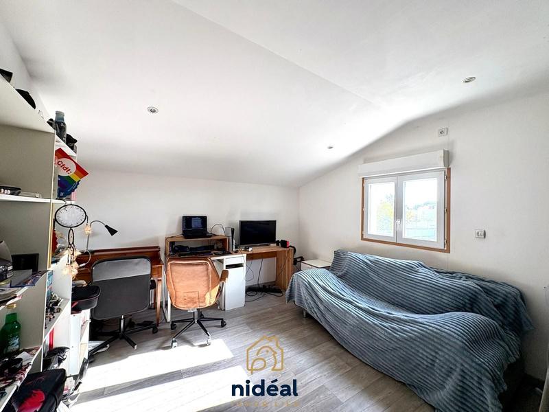 Maison - 180 m² - 8 pièces