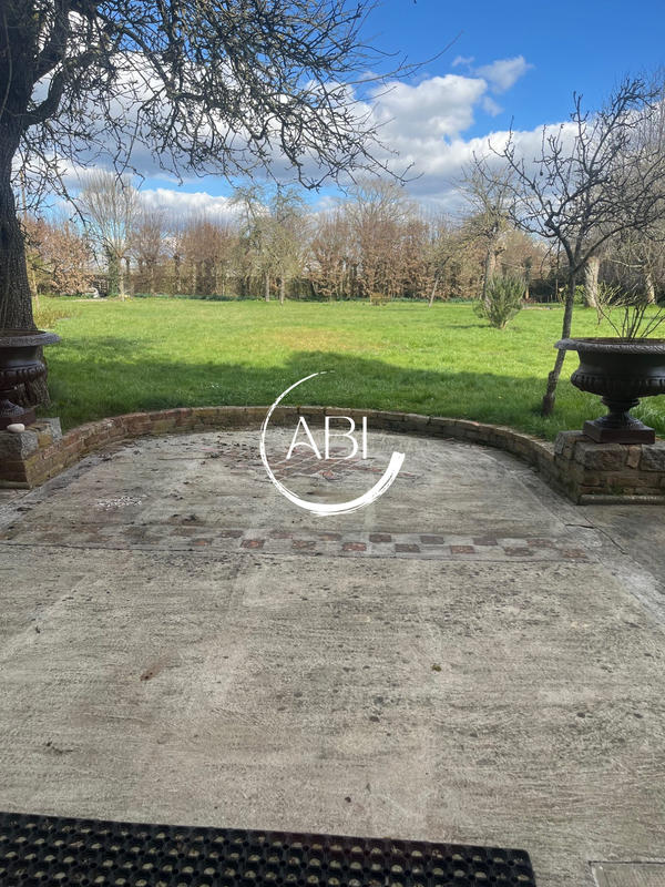 Maison - 230 m² - 8 pièces