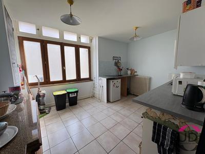 Maison - 235 m² - 8 pièces