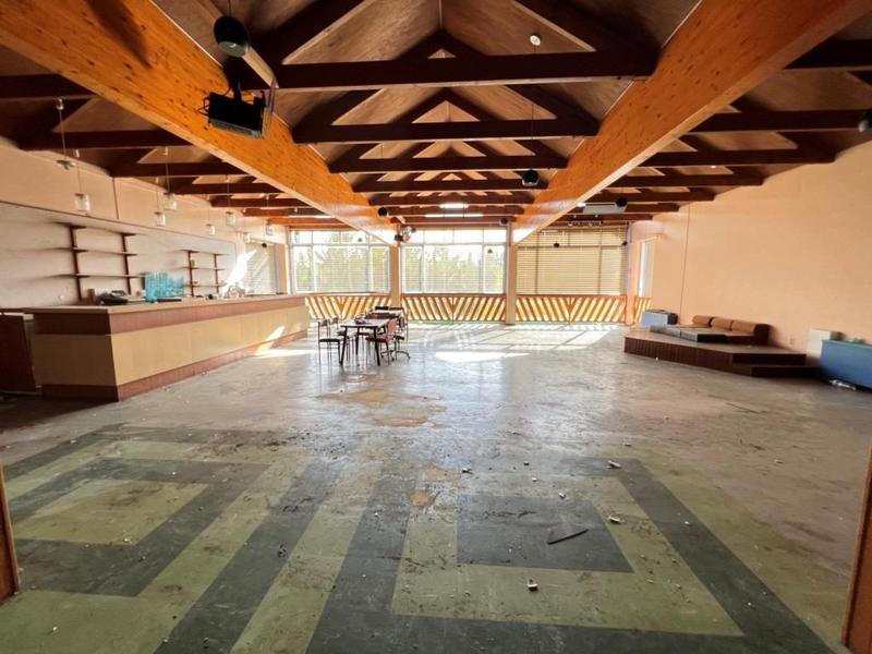 Maison - 1 238 m² - 20 pièces