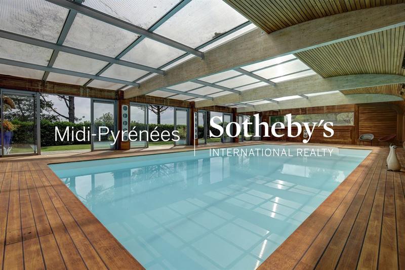 Maison - 355 m² - 10 pièces