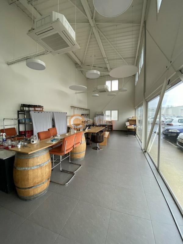 Entrepôt - 1 250 m²