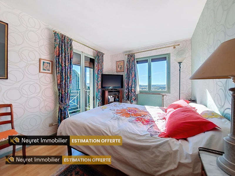 Maison - 137 m² - 7 pièces