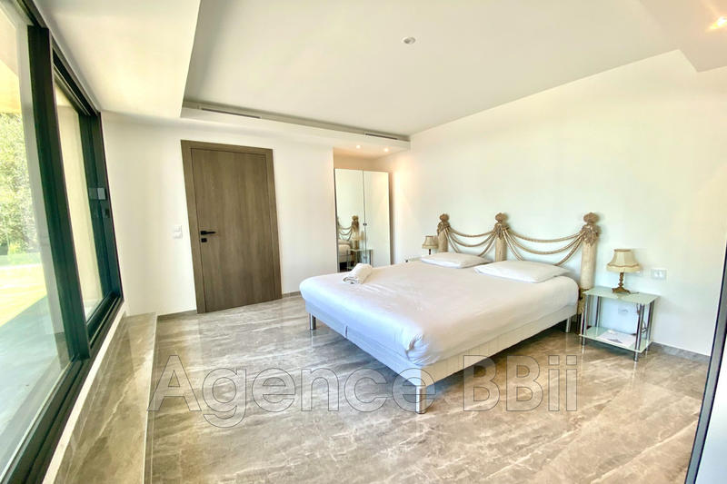 Villa - 372 m² - 8 pièces