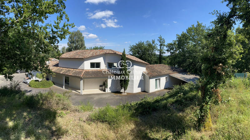 Maison - 350 m² - 10 pièces