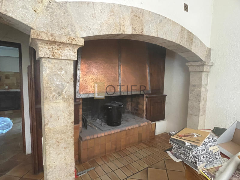 Maison - 220 m² - 7 pièces