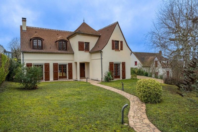 Maison - 168 m² - 7 pièces