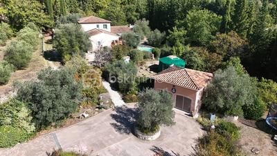 Maison traditionnelle - 187 m² - 7 pièces