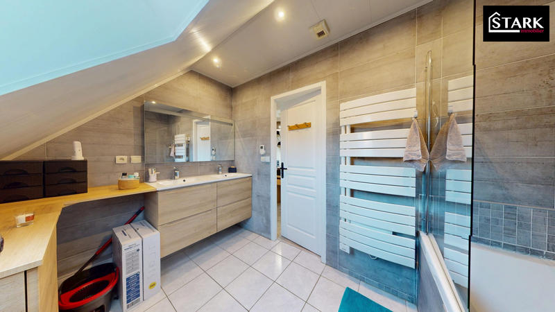 Maison - 115 m² - 5 pièces