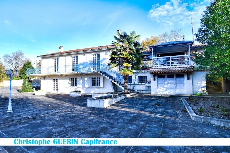 Maison - 250 m² - 8 pièces