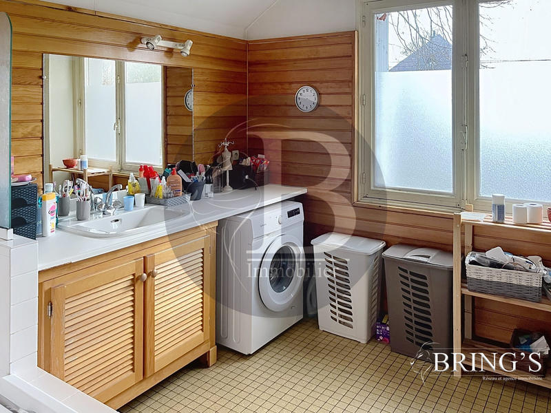 Maison - 196 m² - 9 pièces