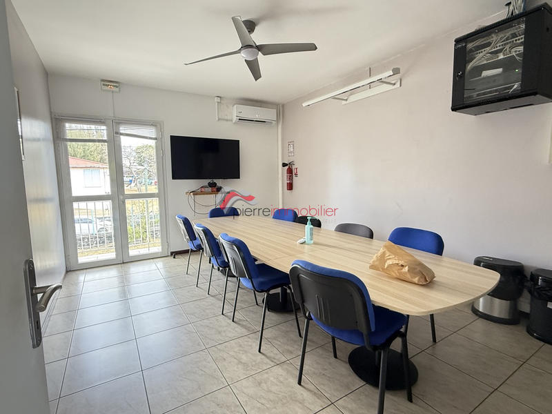 Local commercial - 200 m² - 8 pièces