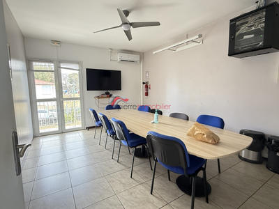 Local commercial - 200 m² - 8 pièces