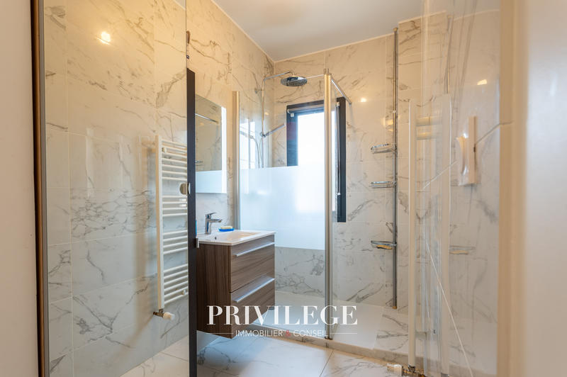 Maison - 199 m² - 6 pièces