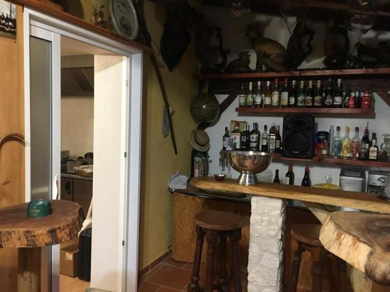 Local commercial - 200 m² - 4 pièces