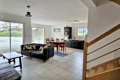 Maison - 104 m² - 5 pièces