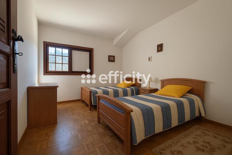 Maison - 245 m² - 7 pièces