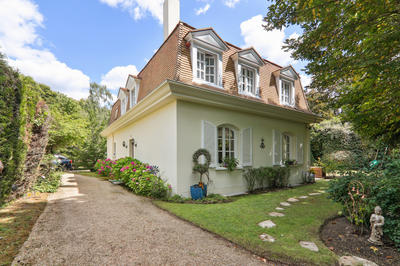 Maison - 275 m² - 15 pièces