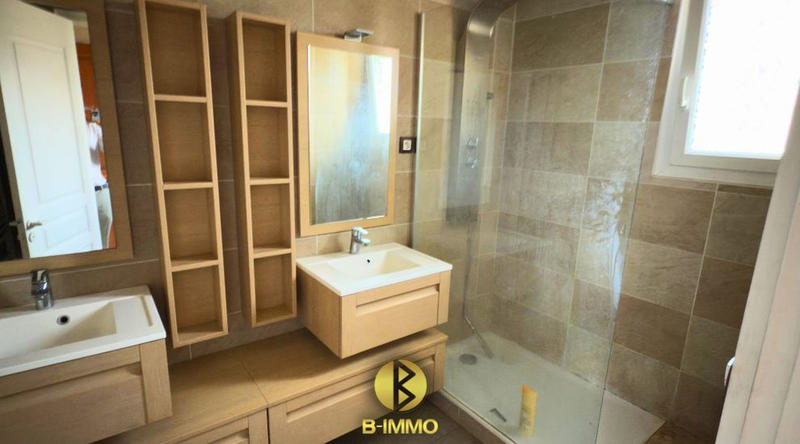 Maison - 221 m² - 8 pièces